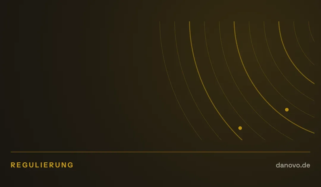 Abstrakte Grafik in Dunkelbraun und Gold im DaNovo-Design, Symbolbild zum Thema Plattformregulierung nach dem Digital Services Act