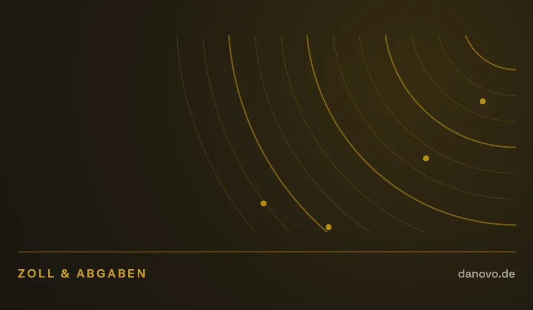 Abstrakte Grafik in Dunkelbraun und Gold im DaNovo-Design, Symbolbild zum Thema Klimazoll und Einkaufskalkulation